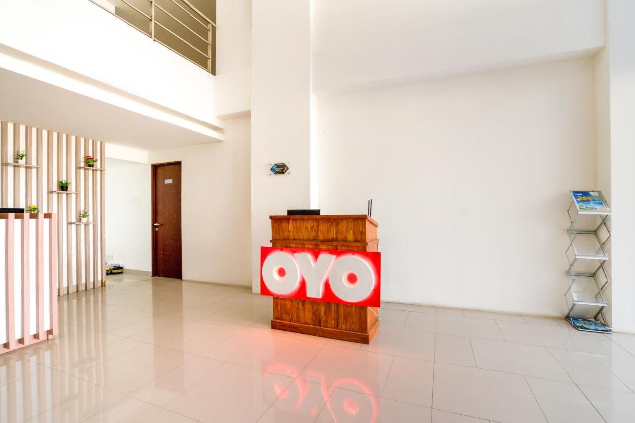 Hotel Oyo 2942 River View Jababeka Bekasi